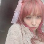 LiSAがピンクのリボンコーデ公開に反響！「なんて可愛さ」「こんな天使見た事ないっ！」