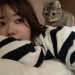 指原莉乃、愛猫からのマッサージ2ショット公開！「癒しだよね〜」「まさに『猫に負けた』って感じ」