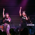 吉川友、ワンマンライブでぱいぱいでか美とラップで地元の情景を歌った新曲「都会のオンナ」を初披露！