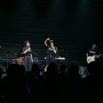吉川友、ワンマンライブでぱいぱいでか美とラップで地元の情景を歌った新曲「都会のオンナ」を初披露！