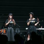 吉川友、ワンマンライブでぱいぱいでか美とラップで地元の情景を歌った新曲「都会のオンナ」を初披露!