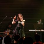 吉川友、ワンマンライブでぱいぱいでか美とラップで地元の情景を歌った新曲「都会のオンナ」を初披露！