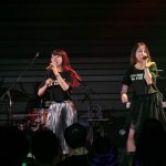 吉川友、ワンマンライブでぱいぱいでか美とラップで地元の情景を歌った新曲「都会のオンナ」を初披露！