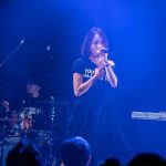 吉川友、ワンマンライブでぱいぱいでか美とラップで地元の情景を歌った新曲「都会のオンナ」を初披露！