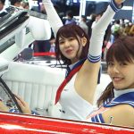 【動画】FORGIATO JAPANブースでストリート系美女＆クラシックカーをサーキットクイーン・朝陽唯、萩ゆりのがレポート！＜東京オートサロン2020＞