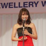 女優・有村架純が「第31回日本ジュエリーベストドレッサー賞」20代部門を受賞！
