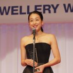 浅田真央が「第31回日本ジュエリーベストドレッサー賞」特別賞（女性）を受賞！