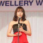 女優・有村架純が「第31回日本ジュエリーベストドレッサー賞」20代部門を受賞！