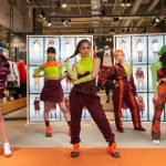 FAKYがマネキン化！？アディダス ブランドコアストア 渋谷へ登場