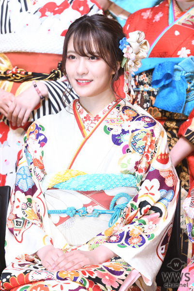 NMB48 小嶋花梨、成人式前日まで髪色がピンクに「気分転換に色気のある女になりたいと思って」＜AKB48グループ成人式＞