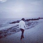 X JAPAN YOSHIKIが海辺のイメージカットを公開！「本当の自分自身を見つける為に」