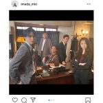 今田美桜が『ケイジとケンジ』桐谷健太ら警察メンの集合決めカット公開！「検事室お借りしてカッコつけました」