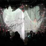糸奇はな、初の個展開催をワンマンライブで発表！