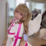 伊織もえ、週プレで「2.5次元の誘惑」コラボのグラビアで表紙を飾る！