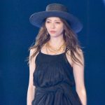香里奈が東京ガールズコレクションのランウェイにブラックコーデで登場！＜TGC 2020 S/S＞
