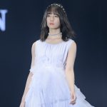 日向坂46 小坂菜緒が東京ガールズコレクションのランウェイに登場！＜TGC 2020 S/S＞