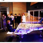 X JAPAN YOSHIKI、SixTONES（ストーンズ）と仲良く“Xポーズ”披露！「デビュー曲がYOSHIKIさんで本当に良かった」