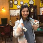 浜辺美波、お風呂シーンは全て撮影終了！セット裏でのルームウェア姿＆“お風呂あがり”風カットにファンドキドキ！