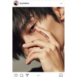 SKY-HI（日高光啓）、ベストアルバムのジャケットを公開「かっこよすぎます」「側斜筋綺麗すぎる〜」と大絶賛