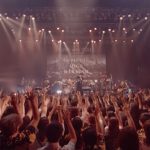 Official髭男dism（ヒゲダン）、ライブの待ち時間を動画で楽しむ新体験サービスをauと展開