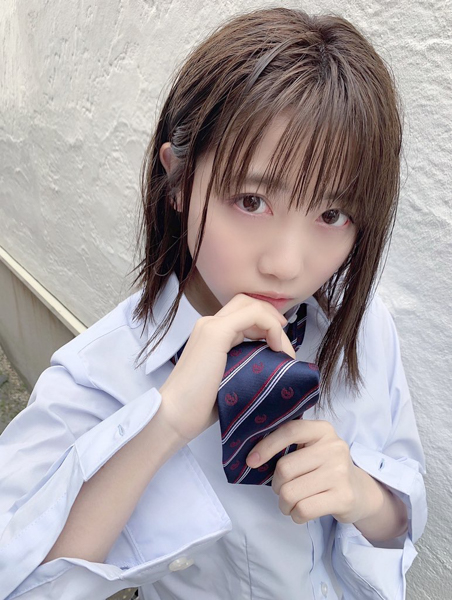 ニジマス・来栖りんが「漫画アクション」から制服オフショット公開！「めちゃんこ可愛すぎる」