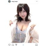 九条ねぎ、溢れる美バストで釘付けの「おうちグラビア」ショットを大公開！「これはやばい」「とてもセクシーだ」