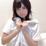 九条ねぎ、溢れる美バストで釘付けの「おうちグラビア」ショットを大公開！「これはやばい」「とてもセクシーだ」