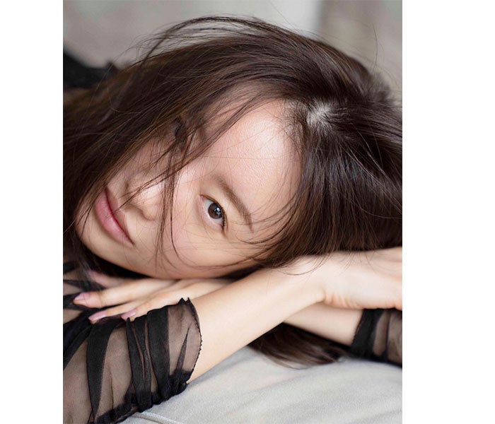 松本まりか、目力がスゴい「FLASH」オフショットを公開「綺麗過ぎます」「写真のまりかさんステキ」