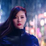 乃木坂46 白石麻衣がクールビューティーなライダースーツ姿を披露