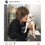 SUGIZO、清春の愛犬との癒しショットを公開「とろけてるー！」「めちゃくちゃ癒されました」