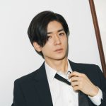 ローラが自宅で「ViVi」の表紙撮影に挑戦！「＃おうち時間な今こそがんばりどき」