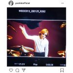 X JAPAN YOSHIKIが華麗なジャケット脱ぎ捨て動画を公開！「凄くカッコイイです」「ずーっと見ていたい」