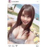 花咲れあ、海辺で美バスト披露のオフショット公開！「笑顔が眩しい」「超絶可愛いです」