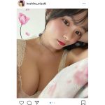 星名美津紀のセクシーさ際立つ添い寝ショットに「オトナっぽい！」「セクシーで色っぽい」と歓喜