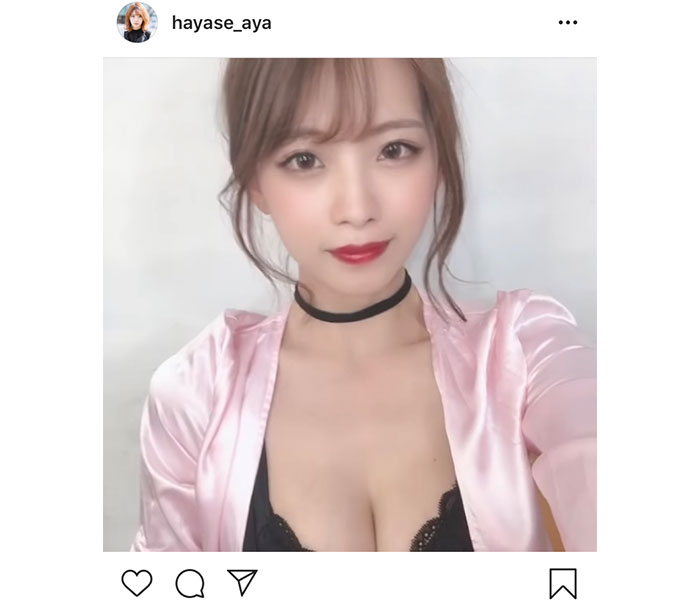 早瀬あや、胸元セクシーなおうち動画を公開「動いてる～可愛い」「相変わらず綺麗です」