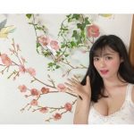 星名美津紀のセクシーさ際立つ添い寝ショットに「オトナっぽい！」「セクシーで色っぽい」と歓喜