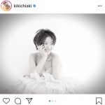 伊藤千晃、モノクロ写真で魅せる鎖骨が美しいと話題「顔ちっちゃい！！」「すごく素敵です」