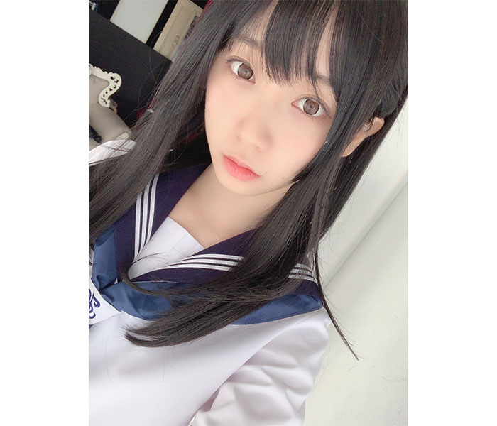 伊織もえ、「黒髪×セーラー」ショットと共に独自の理論を展開「最高です」「賢いですね笑」