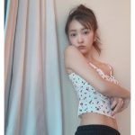 板野友美、胸チラキャミソール姿に「凄くセクシー」「スタイル抜群」