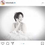 伊藤千晃、モノクロ写真で魅せる鎖骨が美しいと話題「顔ちっちゃい！！」「すごく素敵です」