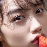 黒木ひかりの現役制服ショットが眩しい！黒ビキニの大人ショットも