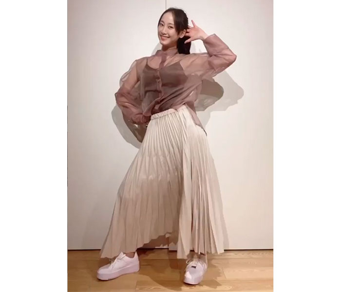 松井玲奈が『ハレ晴レユカイ』を全力ダンス！「まだアイドルでいけますね」「色々とエモさが深すぎる」