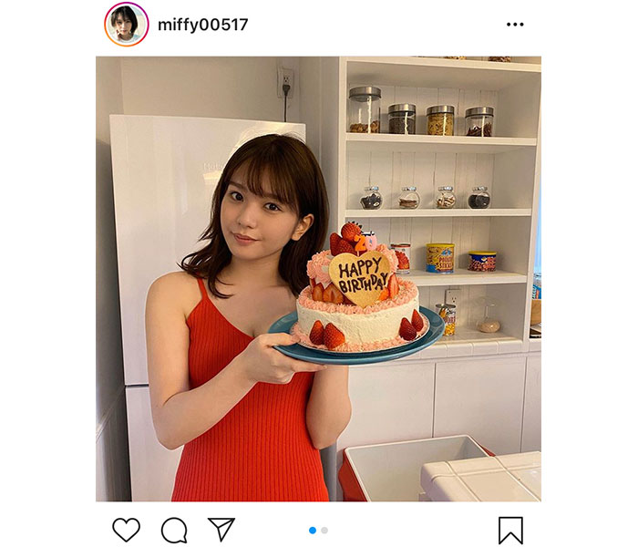 ラストアイドル 長月翠、ハタチの誕生日ケーキを紹介「1st写真集発売、20歳の誕生日、おめでとうございます」と祝福の声