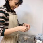 芳根京子が友人とリモート飲み会に挑戦！手作りプリンも披露