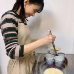 芳根京子が友人とリモート飲み会に挑戦！手作りプリンも披露