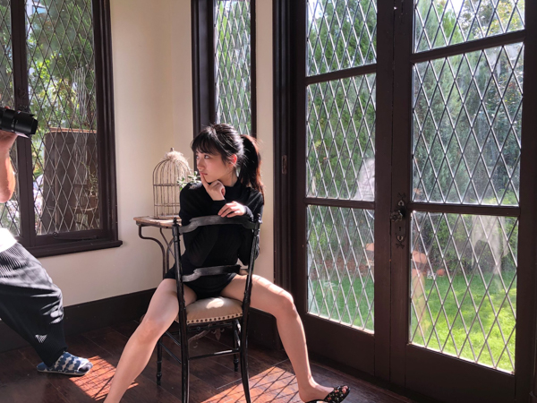 NMB48 横野すみれ、タイトセクシーな赤ビキニショットを披露「すーちゃん強すぎやろ」「もうなんか芸術的」