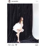 新木優子、黒と白のコントラストが織りなす美脚披露に「心を射抜かれました」