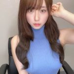 伊織もえ、「ノースリーブは好きですか？」巻き髪清楚系のお姉さんショットが話題