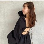 中条あやみ、背中が開いた黒ワンピ大胆ショットを披露！「可愛さがエグい」「ため息が出る可愛さ」