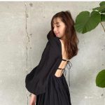 中条あやみ、背中が開いた黒ワンピ大胆ショットを披露！「可愛さがエグい」「ため息が出る可愛さ」